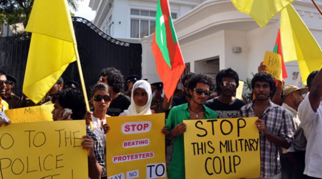 640_photo_daily_mirror_sri_lankan_protest.jpg 