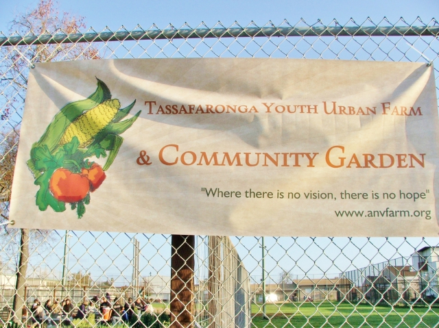 640_sign_at_84th_avenue_entrance_to_garden.jpg 