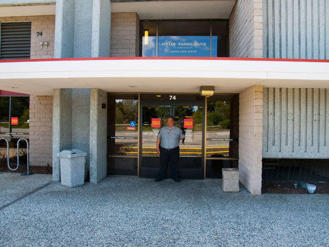 wells-fargo-security_4-4-12.jpg 