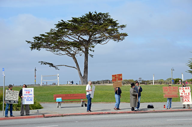 tax-day-occupy-monterey-april15-2012-2.jpg 