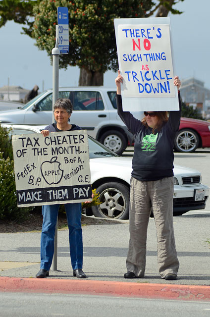 tax-day-occupy-monterey-april15-2012-5.jpg 