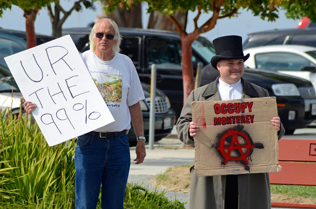 tax-day-occupy-monterey-april15-2012-8.jpg 