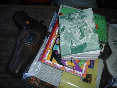 morong-43-npa-health-workers-with-guns.jpg 