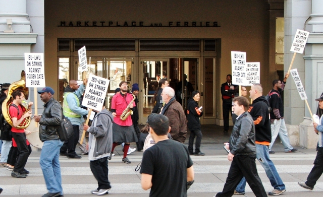 640_picket_in_front_of_ferry_building.jpg 