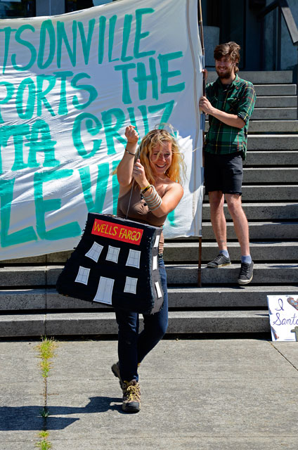 wells-fargo-pinata-santa-cruz-eleven-may-4-2012-15.jpg