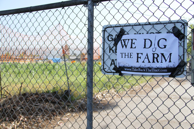 occupythefarm_wedigthefarm_050912.jpg 