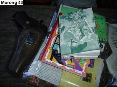 morong-43-npa-health-workers-with-guns.jpg 