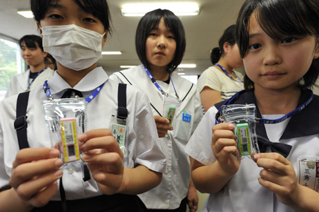 japan_fukushima_children_testers.jpg 