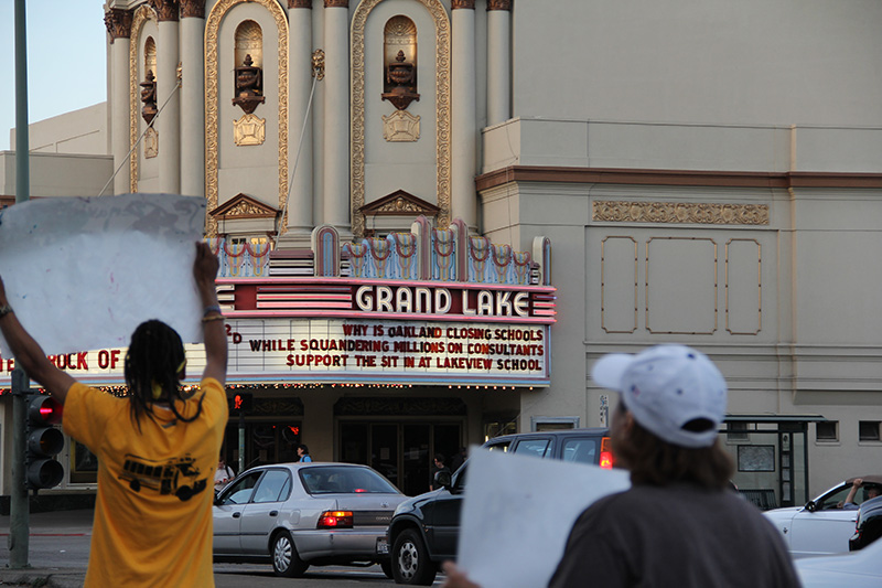 lakeview-sit-in_20120615_025.jpg 