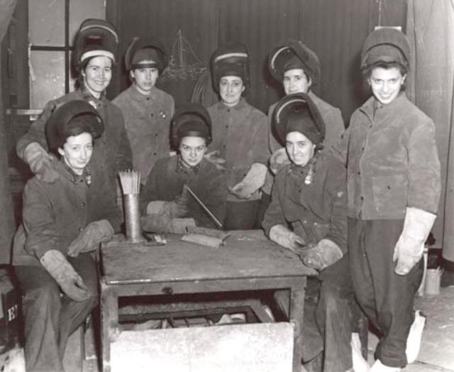 women_welders_-_hendy_iron_works_-_sunnyvale_-_ca_-_c1942.jpg 