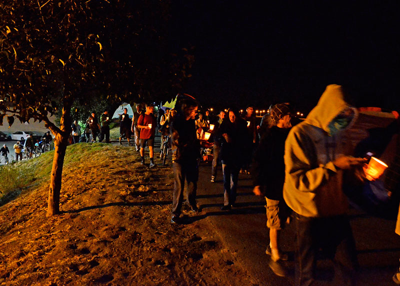 tent-vigil-san-lorenzo-levee-santa-cruz-september-7-2012-15.jpg 