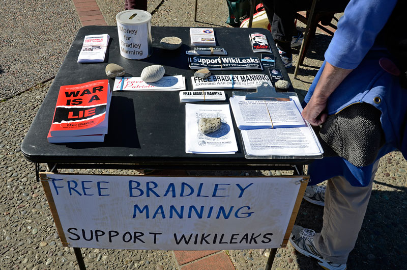 bradley-manning-santa-cruz-february-24-2-13-8.jpg 