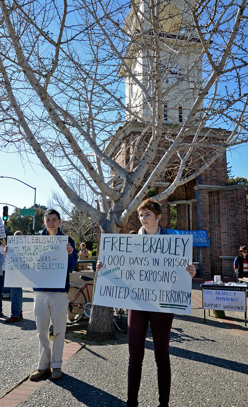 bradley-manning-santa-cruz-town-clock-february-24-2-13-.jpg 