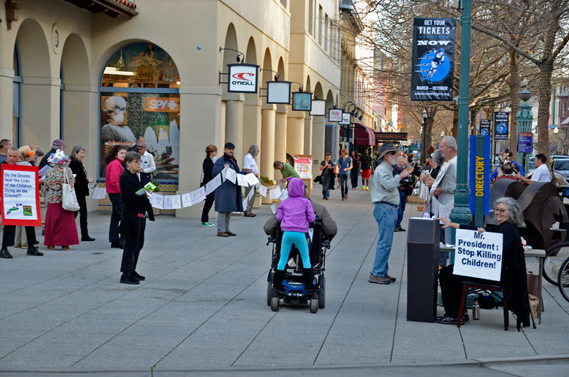 ground-the-drones-santa-cruz-march-1-2013-4.jpg 