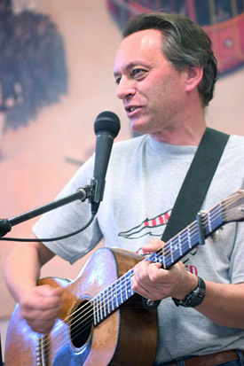 dave_lippman_on_guitar.jpg 