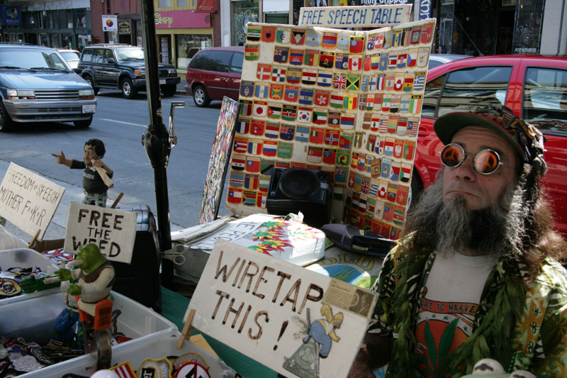 peace-vendor-telegraph-ave-berkeley1_bob.jpg 