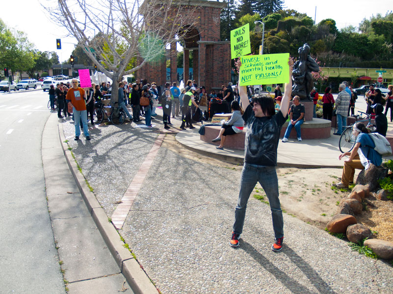 sin-barras-prisoner-solidarity_1_4-5-13.jpg 