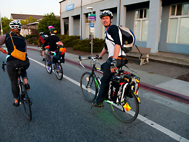 santa-cruz-bike-party_12_4-27-13.jpg 