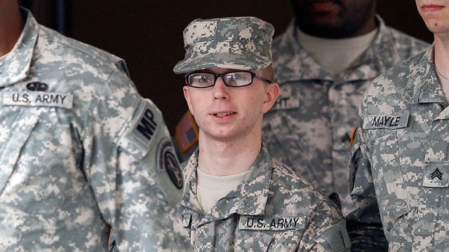 ap_bradley_manning_tk_111221_wg.jpg 