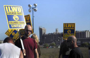 ilwu_8_picket_of_united_grain_in_portland.jpg 