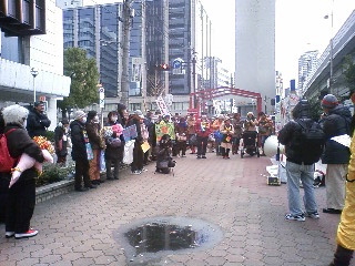 japan_osaka_prostest_against_jailing_of_anti-nuclear_professor_shimoji_and_activists12-24-12.jpg 