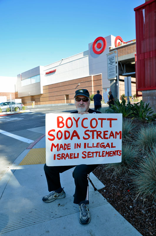 sodastream-black-friday-protest-capitola-mall-november-29-2013-3.jpg 