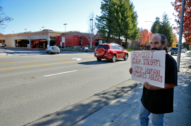 sodastream-black-friday-protest-capitola-mall-november-29-2013-4.jpg 