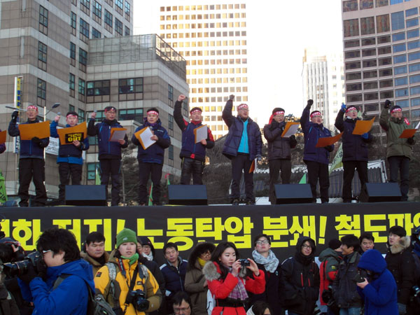 korea_gen_strike_rally_speakers.jpg 