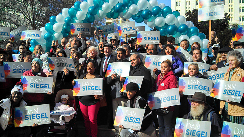 dansiegelformayor-supporters_20140109.jpg 