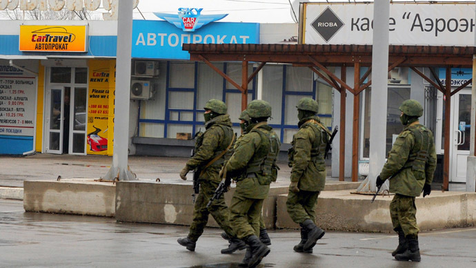 armed-men-airport-crimea.si.jpg 