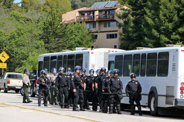 uc-santa-cruz-strike-4-3-2014-27-police-scpd.jpg 