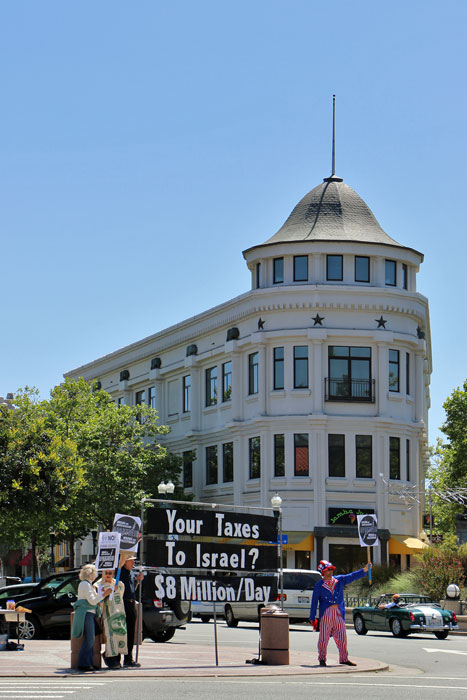 tax-day-santa-cruz-april-15-2014-1.jpg 