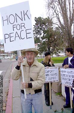 lmnop.mark.honk.4.peace..jpg 