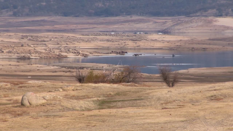 800_folsom_lake___2014_drought.jpg 