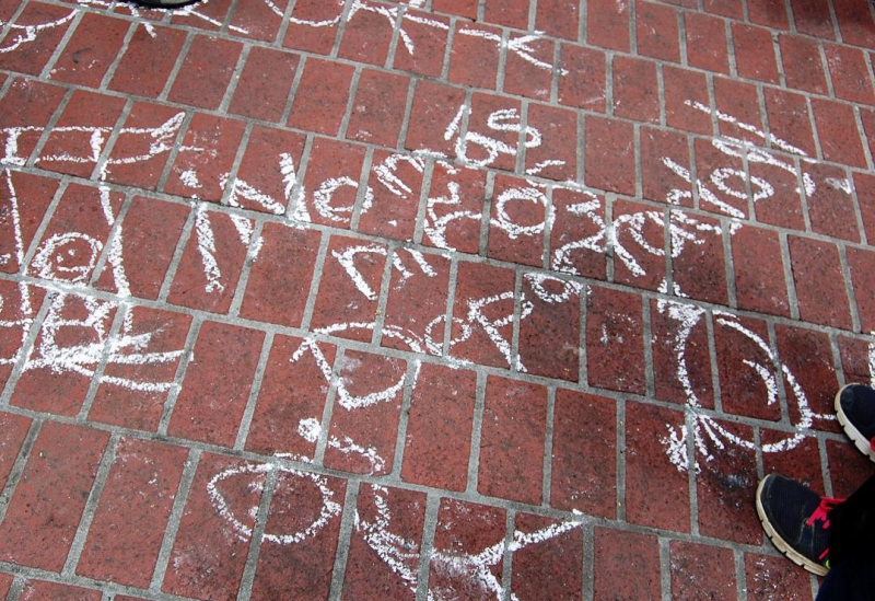 800_no_mas_ninos_deportado_chalk.jpg 