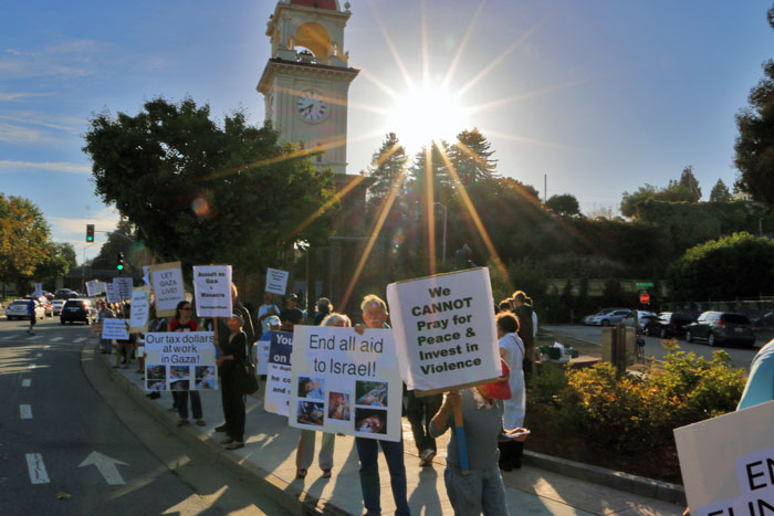 gaza-vigil-santa-cruz-town-clock-august-1-2014-12.jpg 