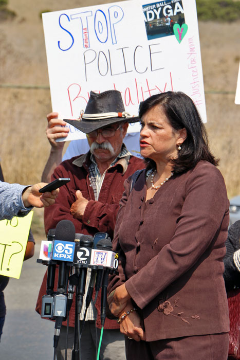 mexican-consul-yanira-serrano-garcia-lawsuit-press-conference-september-9-2014-9.jpg 