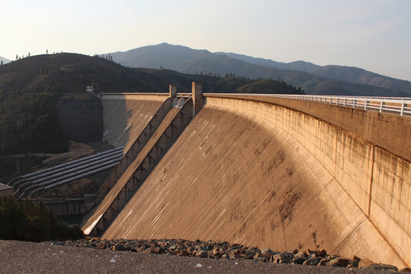 800_shasta_dam.jpg 