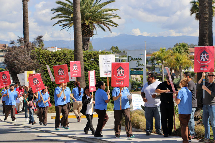 santa-cruz-dream-inn-picket-line-11.jpg 