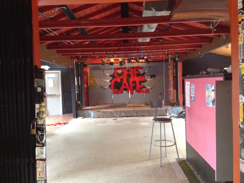 800_che-cafe-stage.jpg 