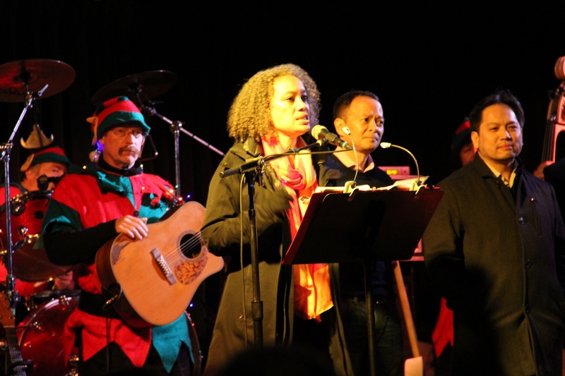 800_alamedaxmastree_blacklivesmatter_20141206_02.jpg 