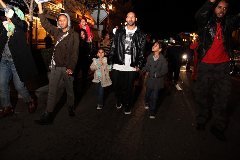 800_alamedaxmastree_blacklivesmatter_20141206_10.jpg 