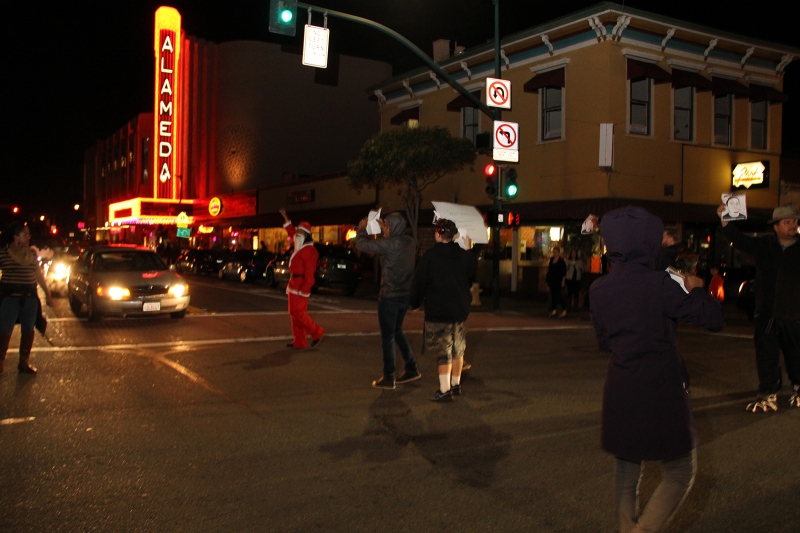 800_alamedaxmastree_blacklivesmatter_20141206_11.jpg 