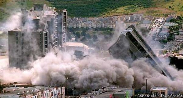 geneva-towers-implosion-051698-by-thor-swift-sf-chron.jpg 