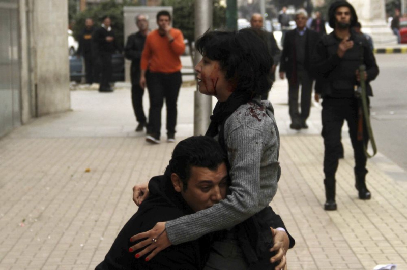 800_shaimaa-al-sabbagh-the-death-of-a-protester-body-image-1424776092.jpg 