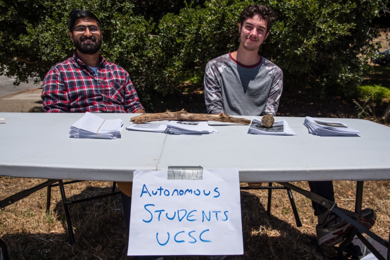 800_uc-santa-cruz-lecturers-picket-11-autonomous-students-ucsc.jpg