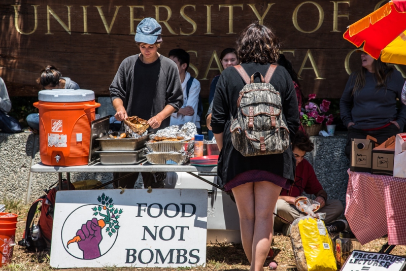 800_uc-santa-cruz-lecturers-picket-12-food-not-bombs.jpg