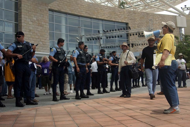 puerto_rican_teacher_protests_outside_seiu_convention_san_juan.jpg 