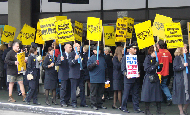 cwa_afa_sfo_picket.jpg 