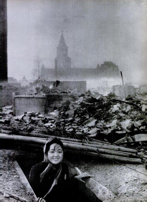 nagasaki.woman.survivor.rubble.jpg 